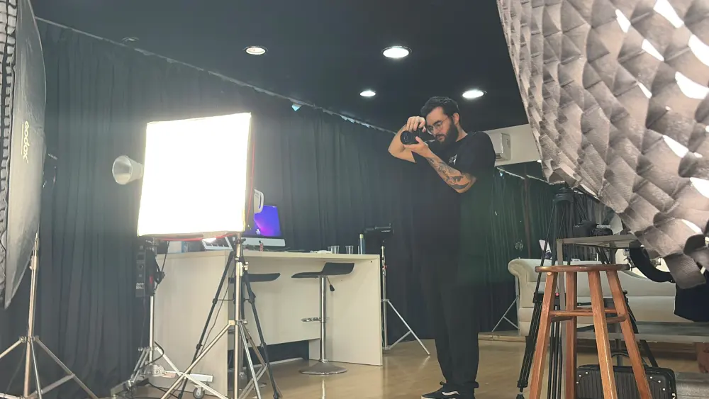 Equipe filmando uma cena da campanha da Frambô.